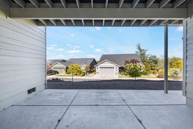221 Skyhawk Drive, Eagle Point, OR 97524