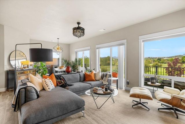 221 Skyhawk Drive, Eagle Point, OR 97524