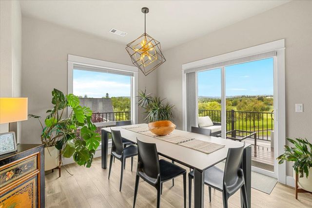 221 Skyhawk Drive, Eagle Point, OR 97524