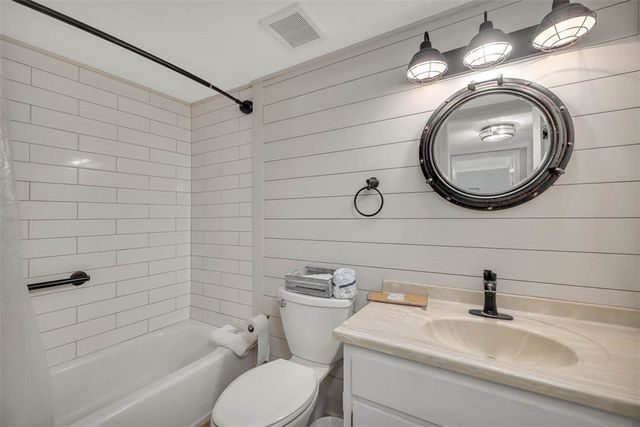 1524 Wood Ave 214, St Simons Island, GA 31522