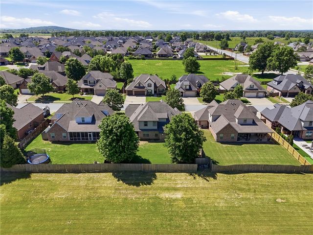 3901 Lexington Drive, Rogers, AR 72758