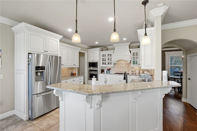 3901 Lexington Drive, Rogers, AR 72758