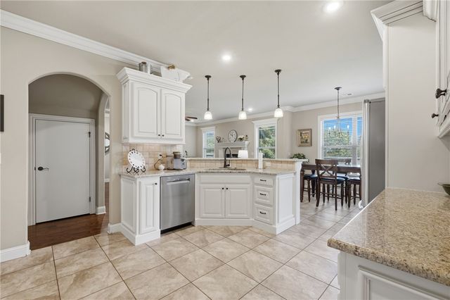3901 Lexington Drive, Rogers, AR 72758