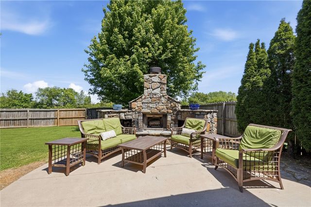 3901 Lexington Drive, Rogers, AR 72758