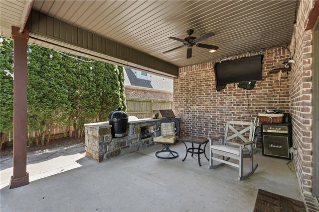 3901 Lexington Drive, Rogers, AR 72758
