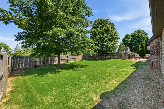 3901 Lexington Drive, Rogers, AR 72758
