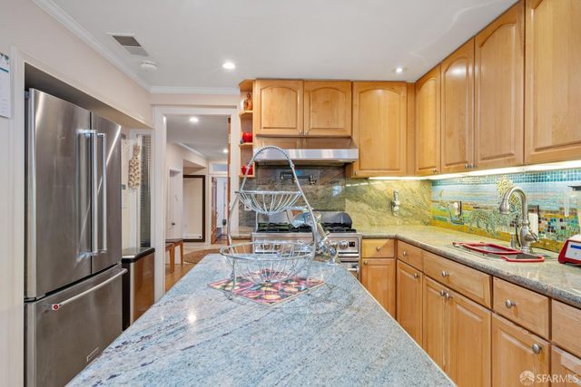 2076 16th Avenue, San Francisco, CA 94116