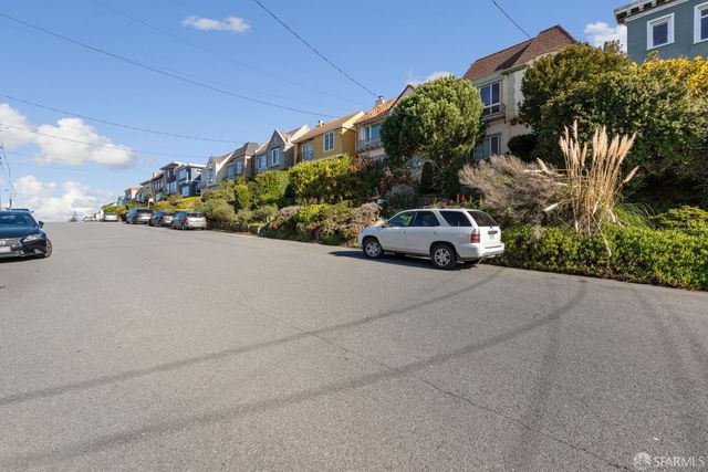 2076 16th Avenue, San Francisco, CA 94116