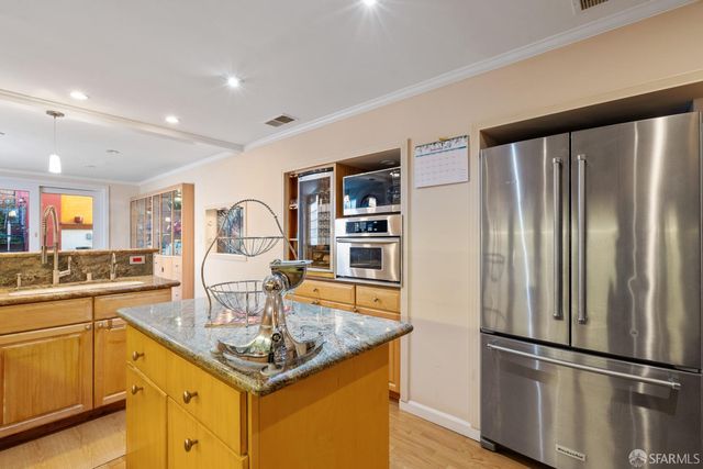 2076 16th Avenue, San Francisco, CA 94116