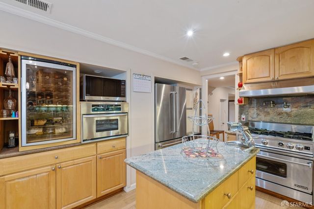 2076 16th Avenue, San Francisco, CA 94116