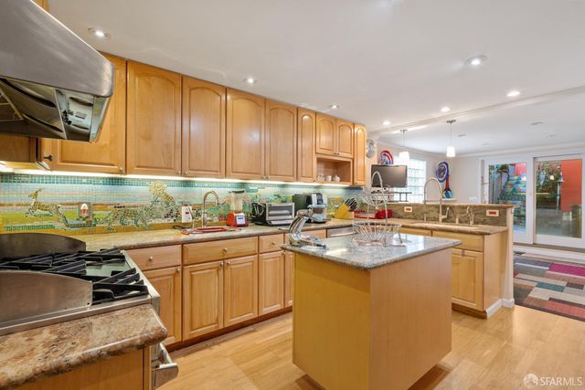 2076 16th Avenue, San Francisco, CA 94116