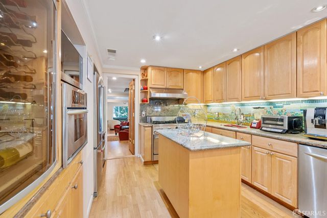 2076 16th Avenue, San Francisco, CA 94116