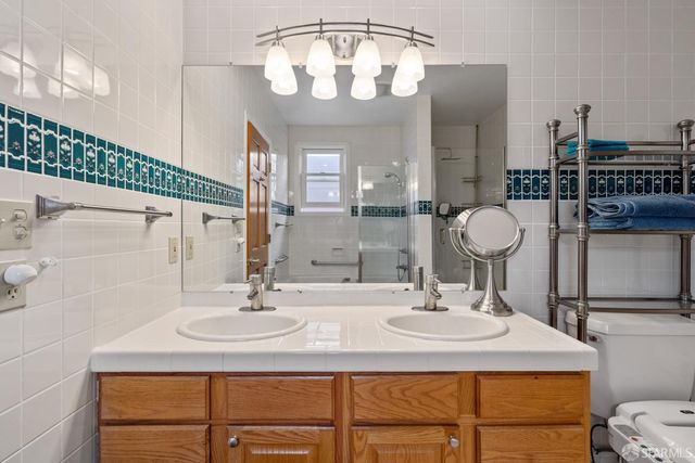 2076 16th Avenue, San Francisco, CA 94116