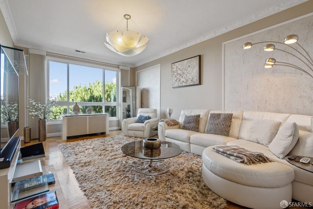 2076 16th Avenue, San Francisco, CA 94116