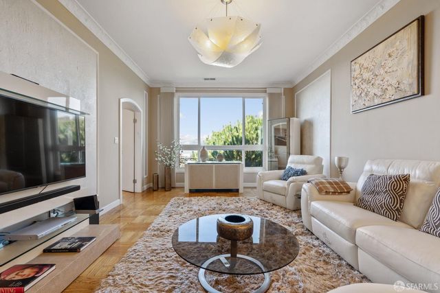2076 16th Avenue, San Francisco, CA 94116
