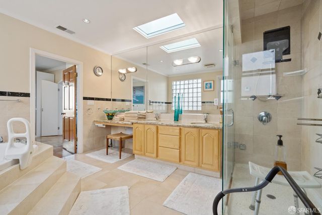 2076 16th Avenue, San Francisco, CA 94116