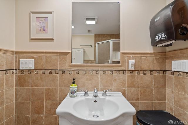 2076 16th Avenue, San Francisco, CA 94116