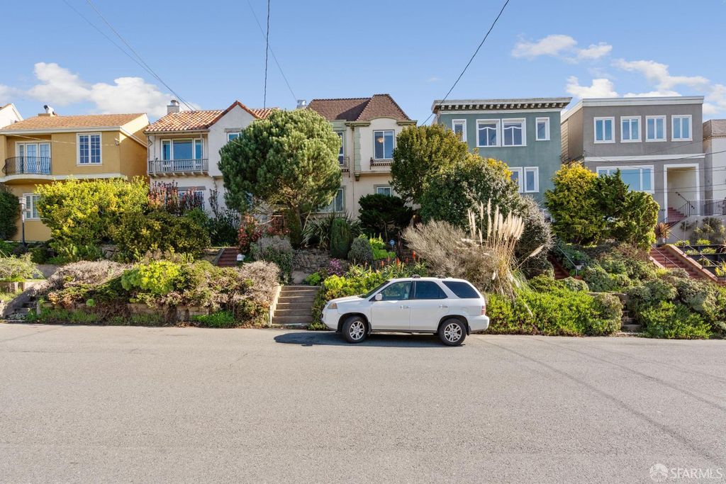 2076 16th Avenue, San Francisco, CA 94116