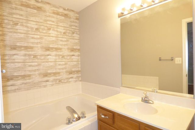 552 SPARKLEBERRY TER NE, Leesburg, VA 20176