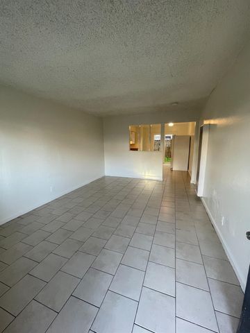 4421 E Hedges Avenue, Fresno, CA 93703