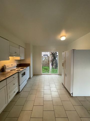 4421 E Hedges Avenue, Fresno, CA 93703