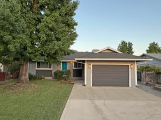 2855 Red Bud Lane, Anderson, CA 96007