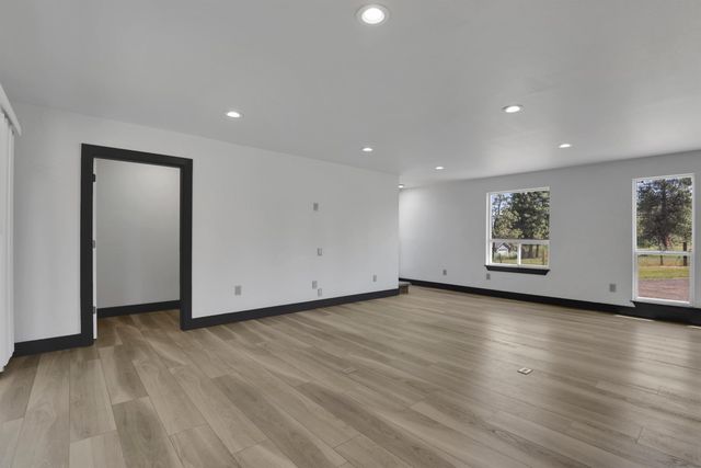6501 W Jedi Ln, Spokane, WA 99224