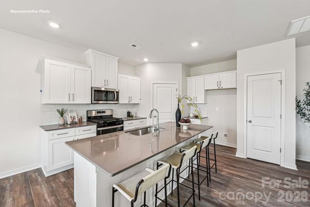 2117 10th Street SE, Hickory, NC 28602