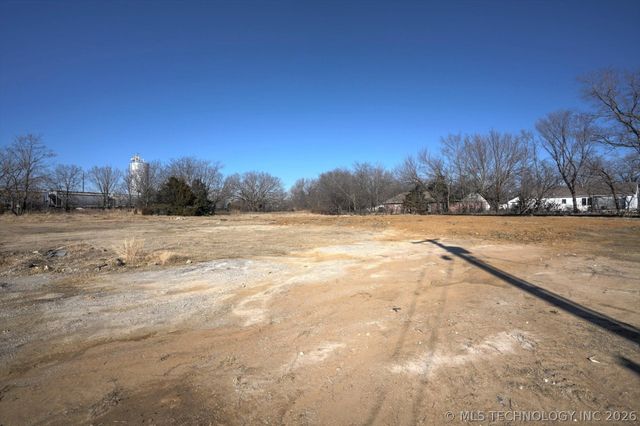 217 W Broadway Street, Owasso, OK 74055