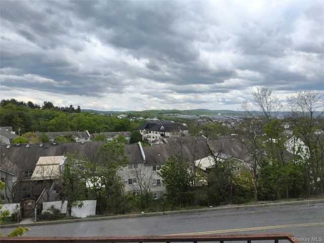 5 Sasev Court 302, Monroe, NY 10950