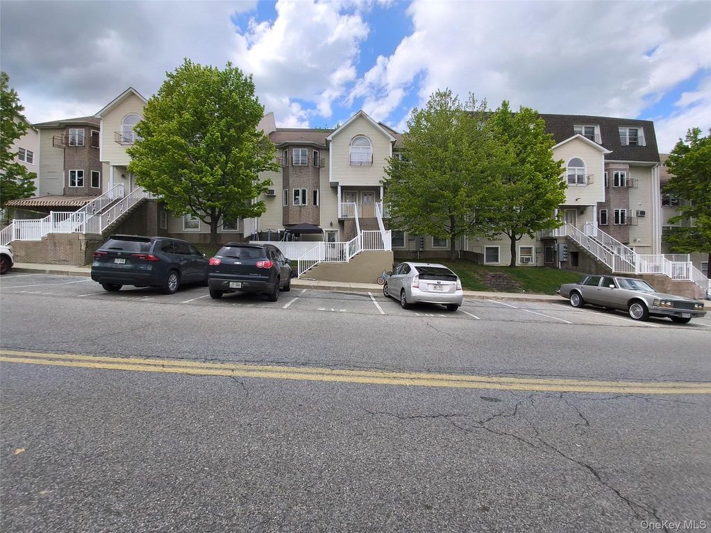 5 Sasev Court 302, Monroe, NY 10950
