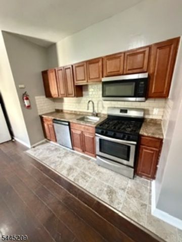 225 Chadwick Ave, Newark City, NJ 07108