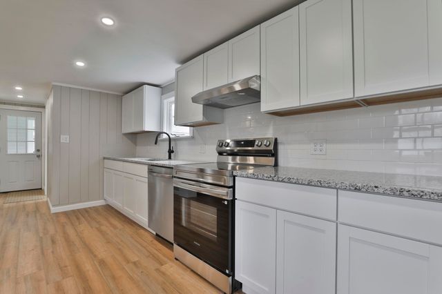 17 Derry Road, Chester, NH 03036