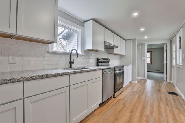 17 Derry Road, Chester, NH 03036