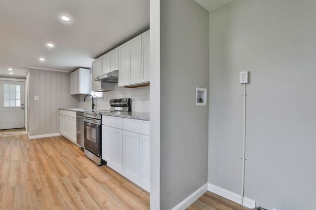 17 Derry Road, Chester, NH 03036