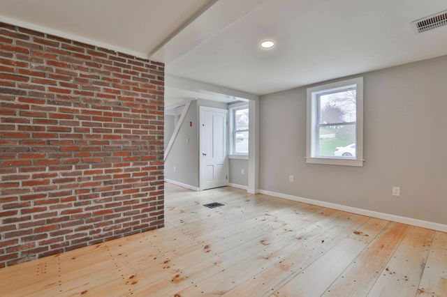 17 Derry Road, Chester, NH 03036