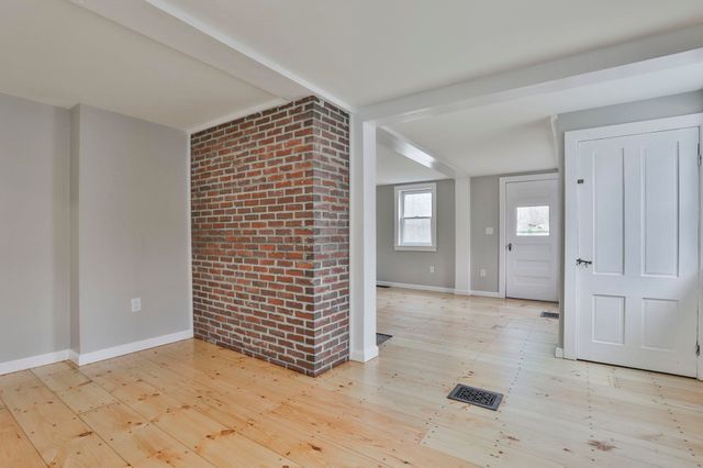 17 Derry Road, Chester, NH 03036