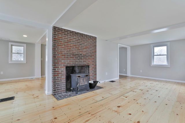 17 Derry Road, Chester, NH 03036