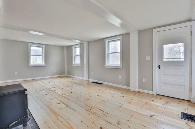 17 Derry Road, Chester, NH 03036