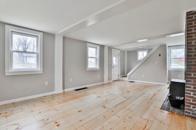 17 Derry Road, Chester, NH 03036