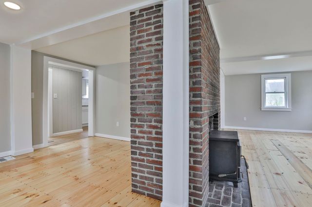 17 Derry Road, Chester, NH 03036