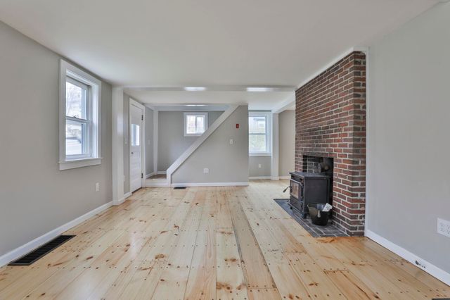 17 Derry Road, Chester, NH 03036