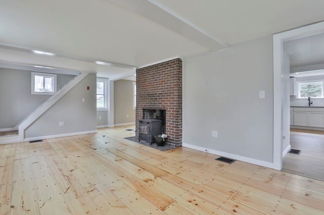 17 Derry Road, Chester, NH 03036