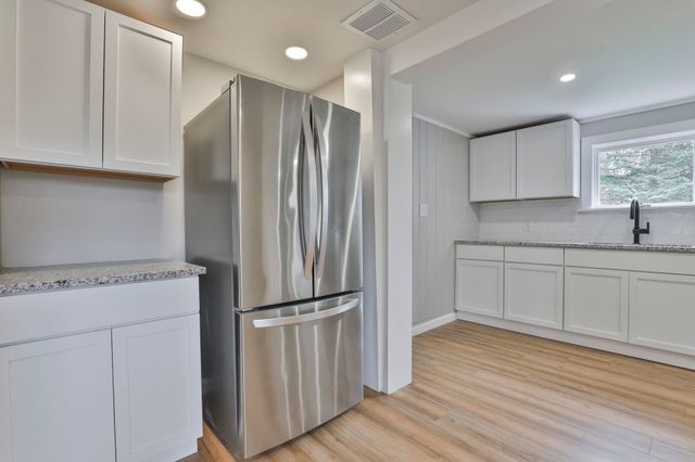 17 Derry Road, Chester, NH 03036