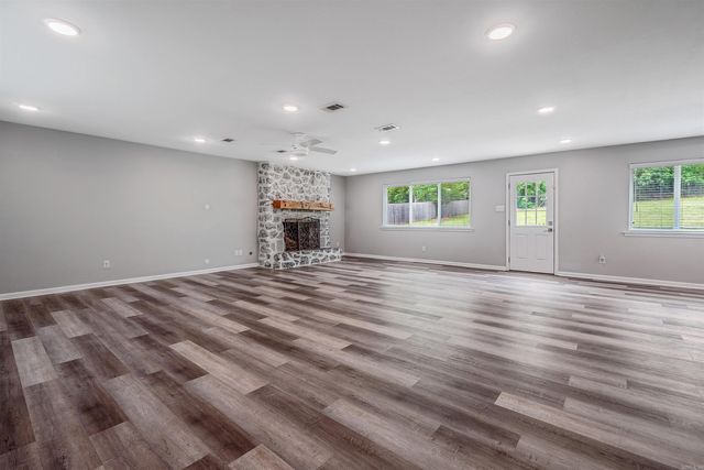 9 Whispering Drive, Alexander, AR 72210