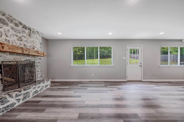 9 Whispering Drive, Alexander, AR 72210