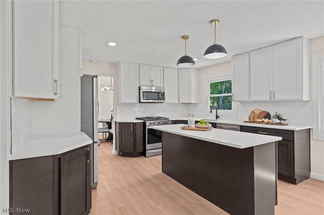 6704 Cheryl Ann Drive, Seven Hills, OH 44131