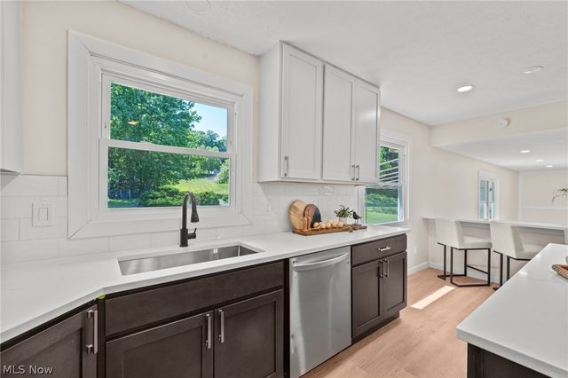 6704 Cheryl Ann Drive, Seven Hills, OH 44131