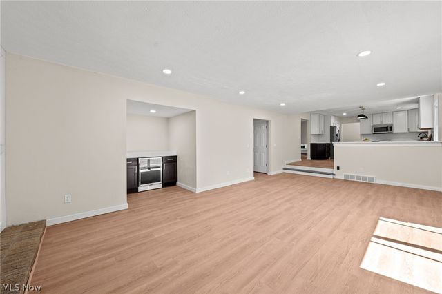 6704 Cheryl Ann Drive, Seven Hills, OH 44131