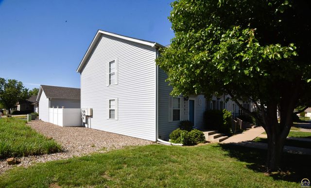 5501 SW Chapella St, Topeka, KS 66614